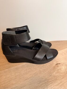 Naturalizer Rivera Black Wedge Sandals size 7.5